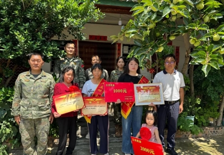 鞭炮声中送喜！弥渡为三等功臣高利东家披上“光荣绶带”