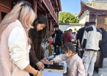 墨拓纳福，非遗迎春——弥渡县图书馆开展门神财神拓印体验活动