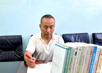 甘为桃李作春泥！走近弥渡最美教师潘泽平40年，9所学校，初心不变的耕耘路
