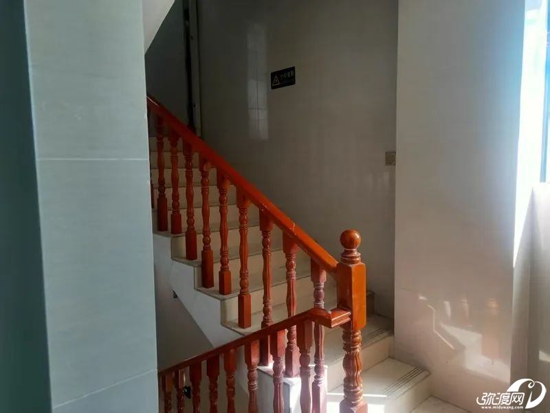 135042wggdndrmeiv9mvoe.jpg