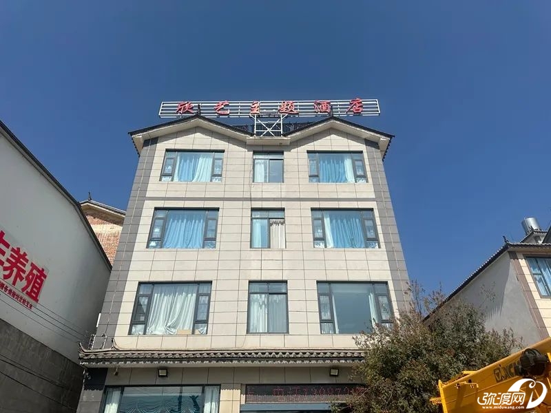 135047hk5sxc5c5mzpac00.jpg