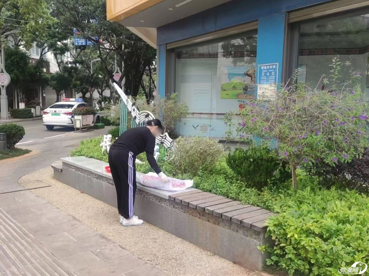 140508e1henne4azlczhat.jpeg